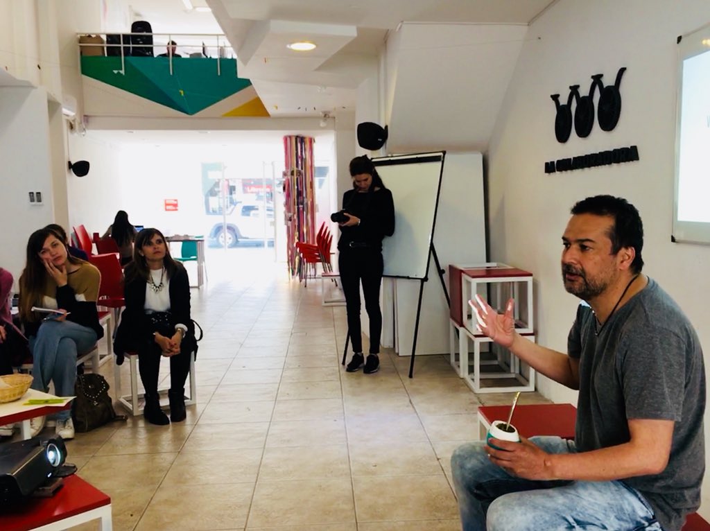 sebas_gorosito's tweet photo. Co-desayuno en La ColaboradoraSFE con @bienpensado aprendiendo @FeelingMetodo ~ método de Design Thinking para proyectos de innovación, centrados en el corazón de las personas. 
#LaColaboradoraSFE @Santalab_ar https://t.co/gPj4pQH5c8