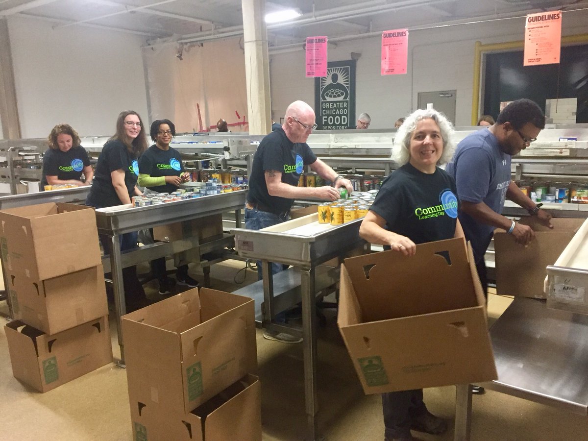 Canstruction Chicago On Twitter How About A Hand For The Booth