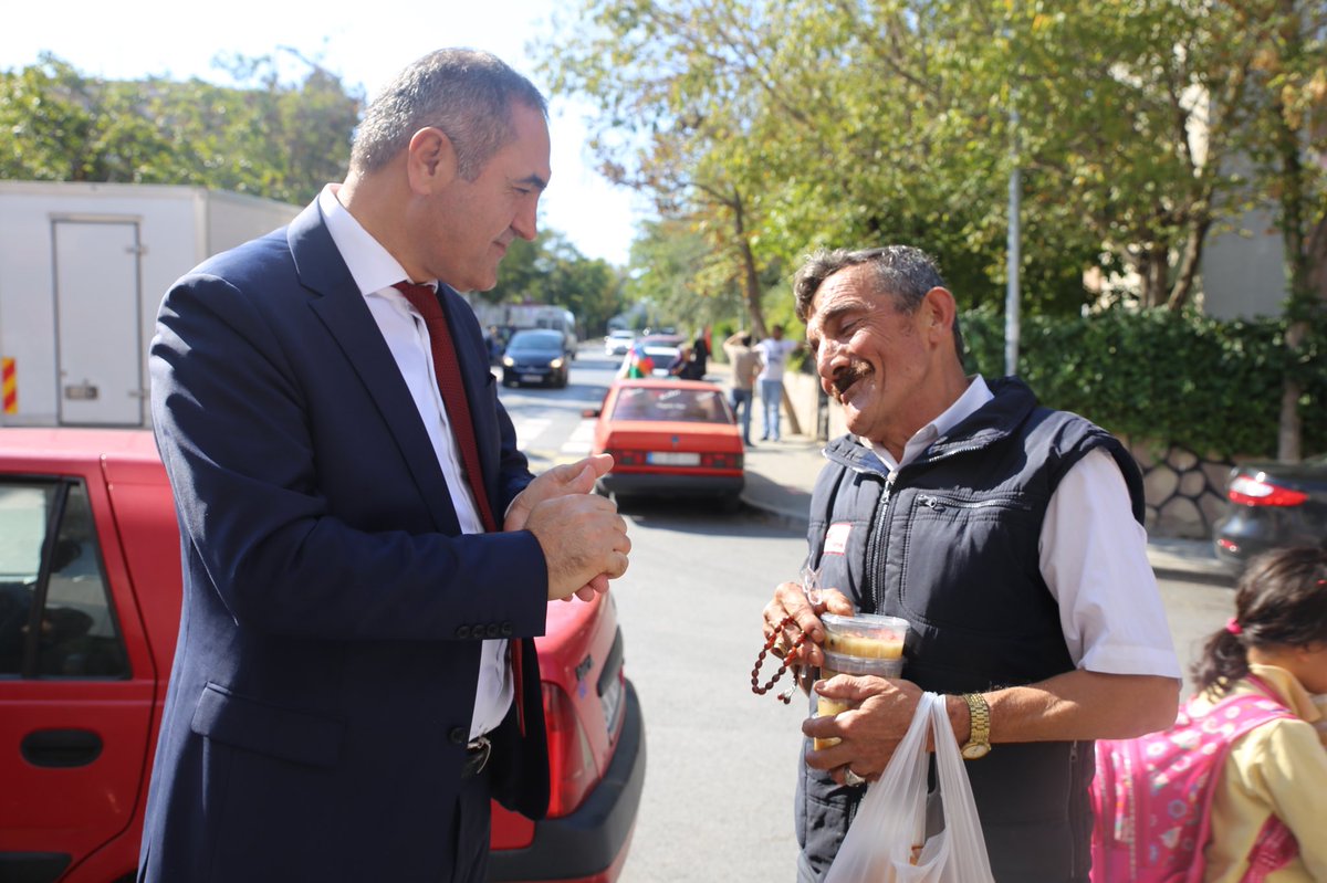 Esnaf ve komşularımıza geleneksel hale gelen Muharrem ayı ikramı  aşurelerimizi dağıttık. Sıcak ve hoş sohbetleri yoğun iş temposu arasında huzur verdi. #beylikdüzü <a href="/arevvakfi/">AREV VAKFI</a>