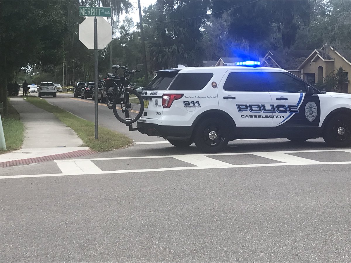 TiffanyTeasley's tweet photo. Shooting at Jackson and Merritt ends in pursuit crash on 1792 , waiting on an update from @SeminoleSO https://t.co/qTRNW9VIJo