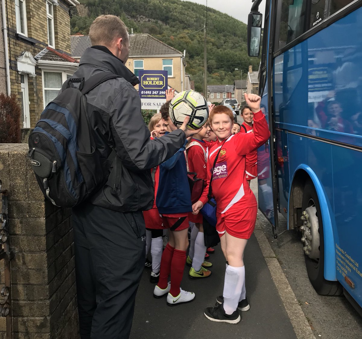 Pob luc to our pupils heading to Pontllanfraith leisurecentre for the football and netball tournament.
✅