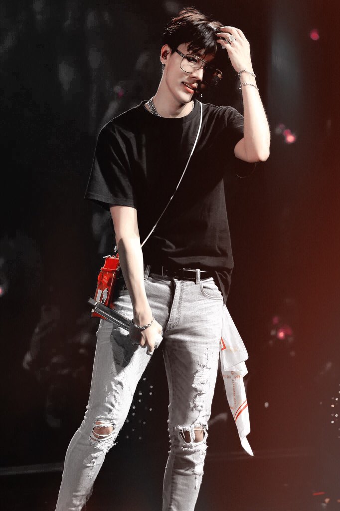 btseditarchive's tweet photo. ©btseditarchive https://t.co/5UEcdoaEyK