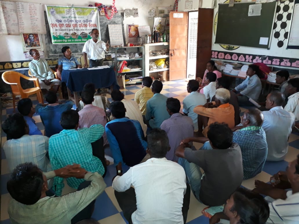 Malkangiri1's tweet photo. Special Gram Sabha with BRCC members and Village Leaders.
@DM_Malkangiri 
@PRDeptOdisha 
@SBMOdisha 
@paramiyer_ 
@swachhbharat 
#SBMOdisha
#ZSBP
@roopamishra77
@tatatrusts https://t.co/v82k8HrXfE