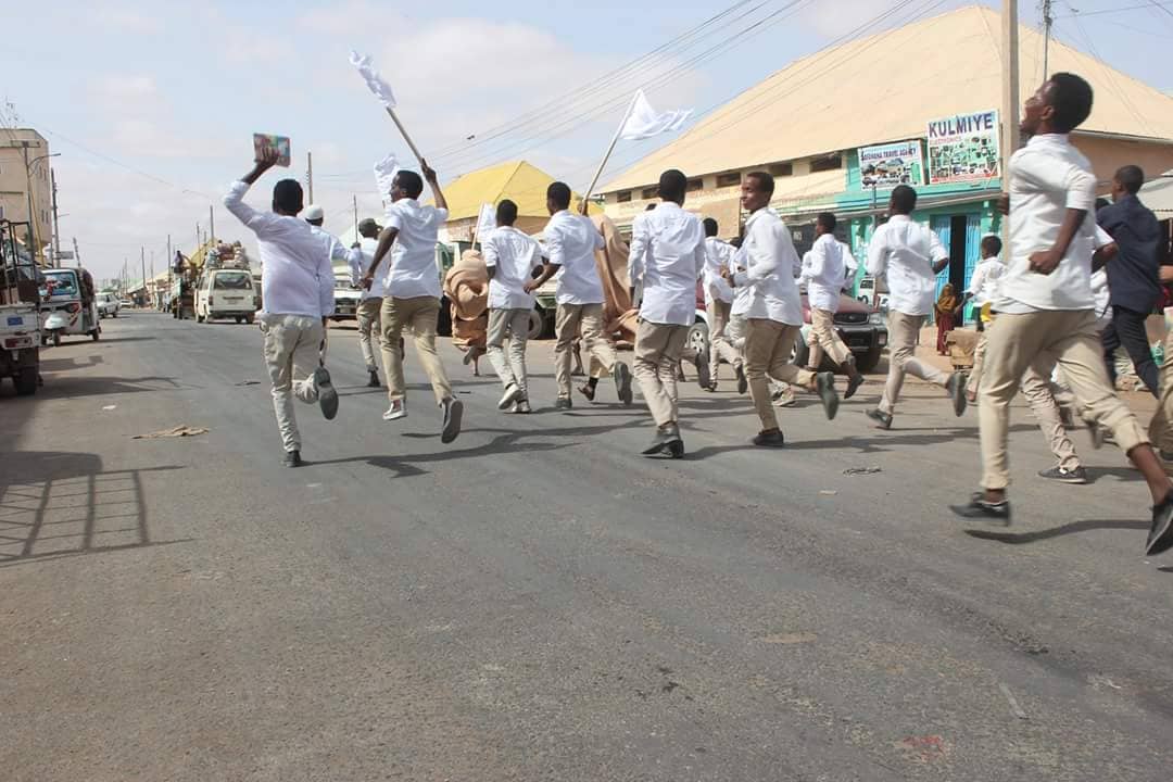 Magan99485378's tweet photo. Maanta oo kale sanad ka hor #Galkacyo waxaa ka dhacey isku soo bax nabadeed oo ay si weyn uga qeyb qaaten ardeyda wax kabarata magalada galkacyo.
Bananbaxaas nabadeed ayaa waxaa soo qaban qabiyey #Madasha_NABADA_iyo_isdhexgalka_mudug

#Galkacyo_howga_Nabada https://t.co/olHC2n9VGD