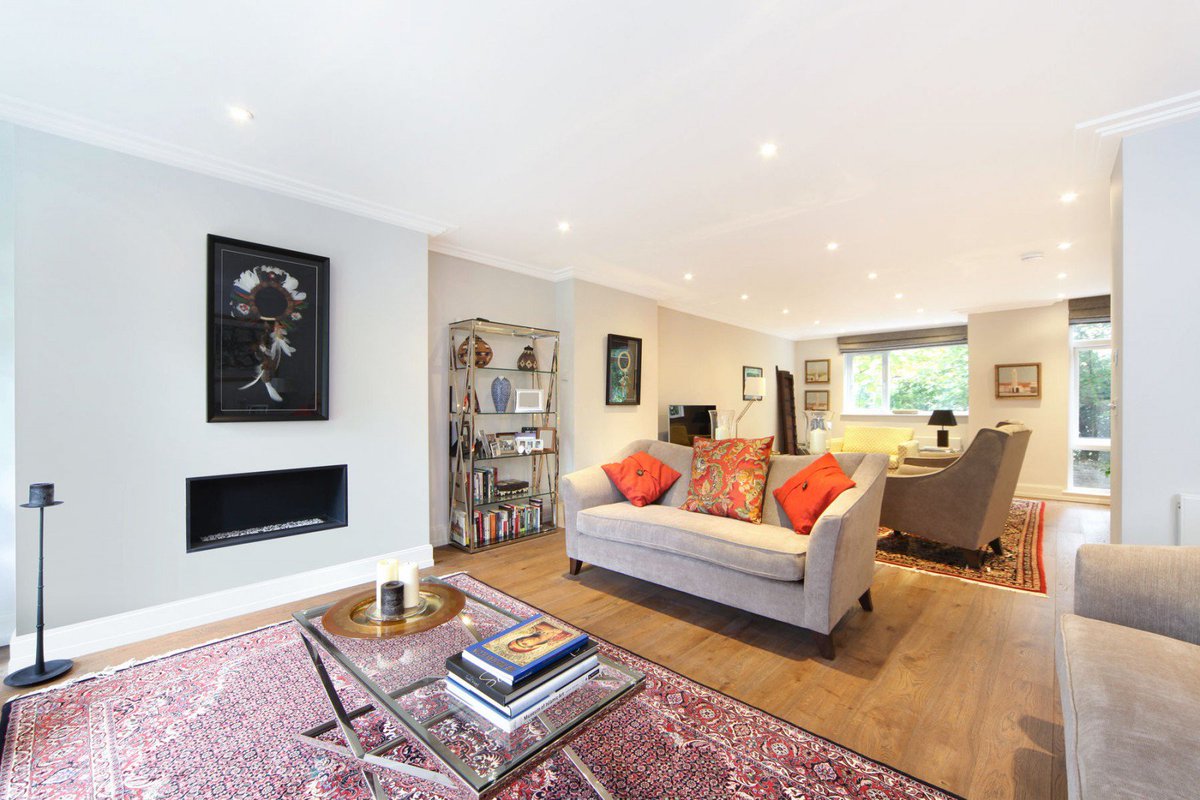 mountgrangeh's tweet image. Just minutes from #HollandPark. Check this gorgeous #5bed house in #WestKensington #tolet  bit.ly/2N8L3bB