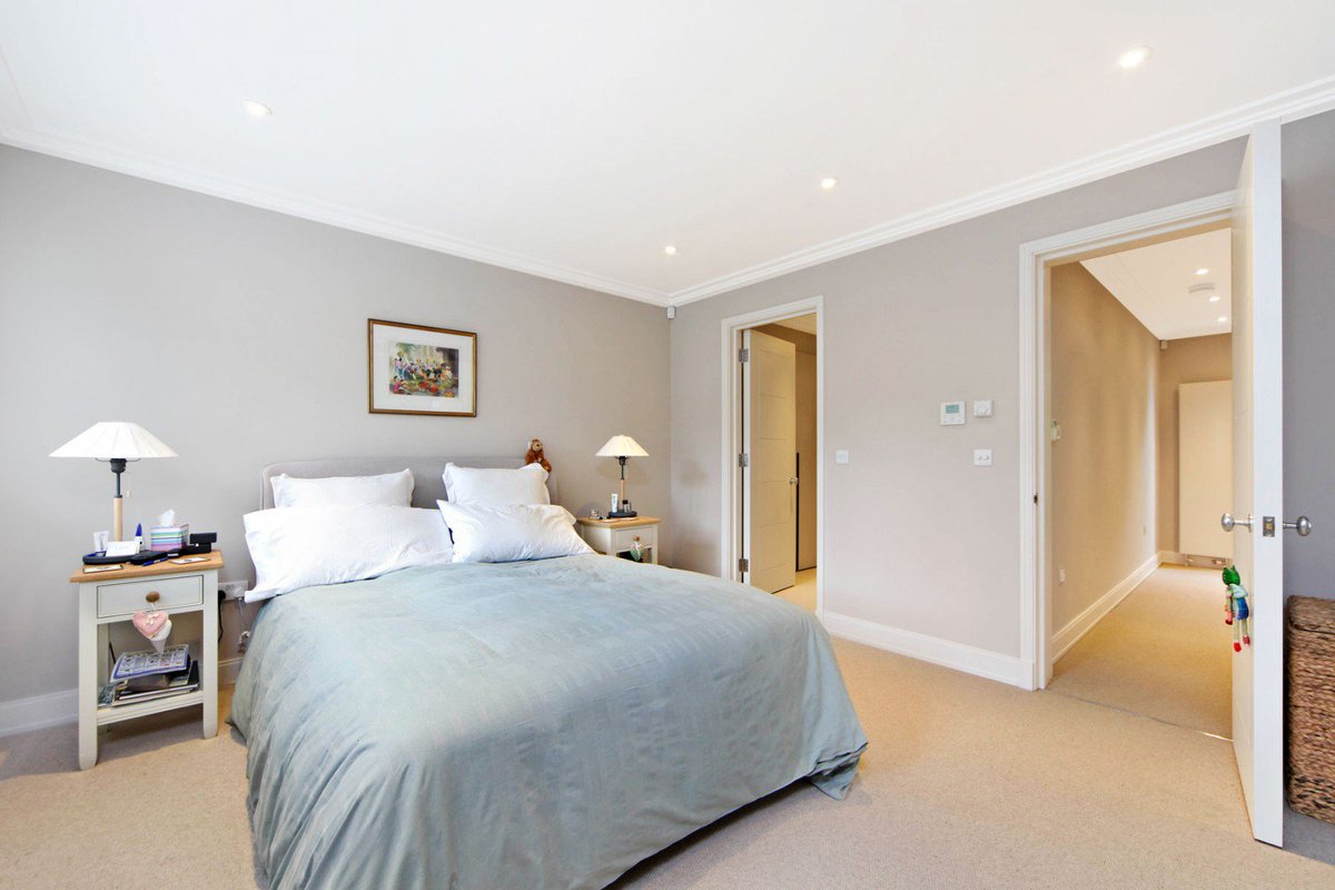 mountgrangeh's tweet image. Just minutes from #HollandPark. Check this gorgeous #5bed house in #WestKensington #tolet  bit.ly/2N8L3bB