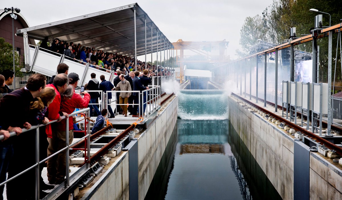 DeltaresNL's tweet photo. Deltares bestaat 10 jaar. Dat wordt gevierd! Kom op 6 okt naar onze open dag in Delft en kijk hoe we de grootste kunstmatige golven ter wereld opwekken! https://t.co/jFfDpvDb1F #Deltares10jaar #WvdW https://t.co/46gjGbPA2f