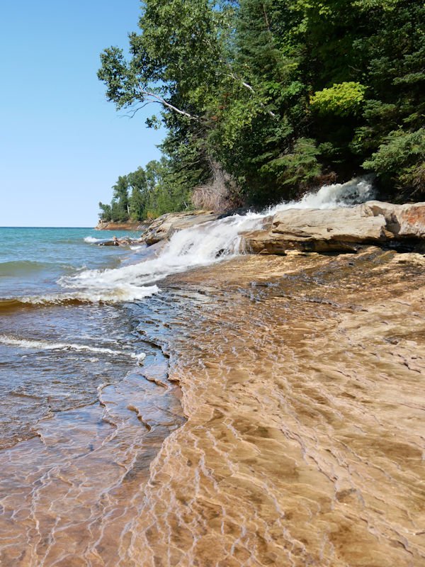 AndiFerguson1's tweet photo. More #waterfalls from the cliffs and beaches of #PicturedRocksNationalLakeshore: #JasperFalls and #ElliotFalls (which can easily be visited at Miner's Beach). https://t.co/cLIXmQhja5