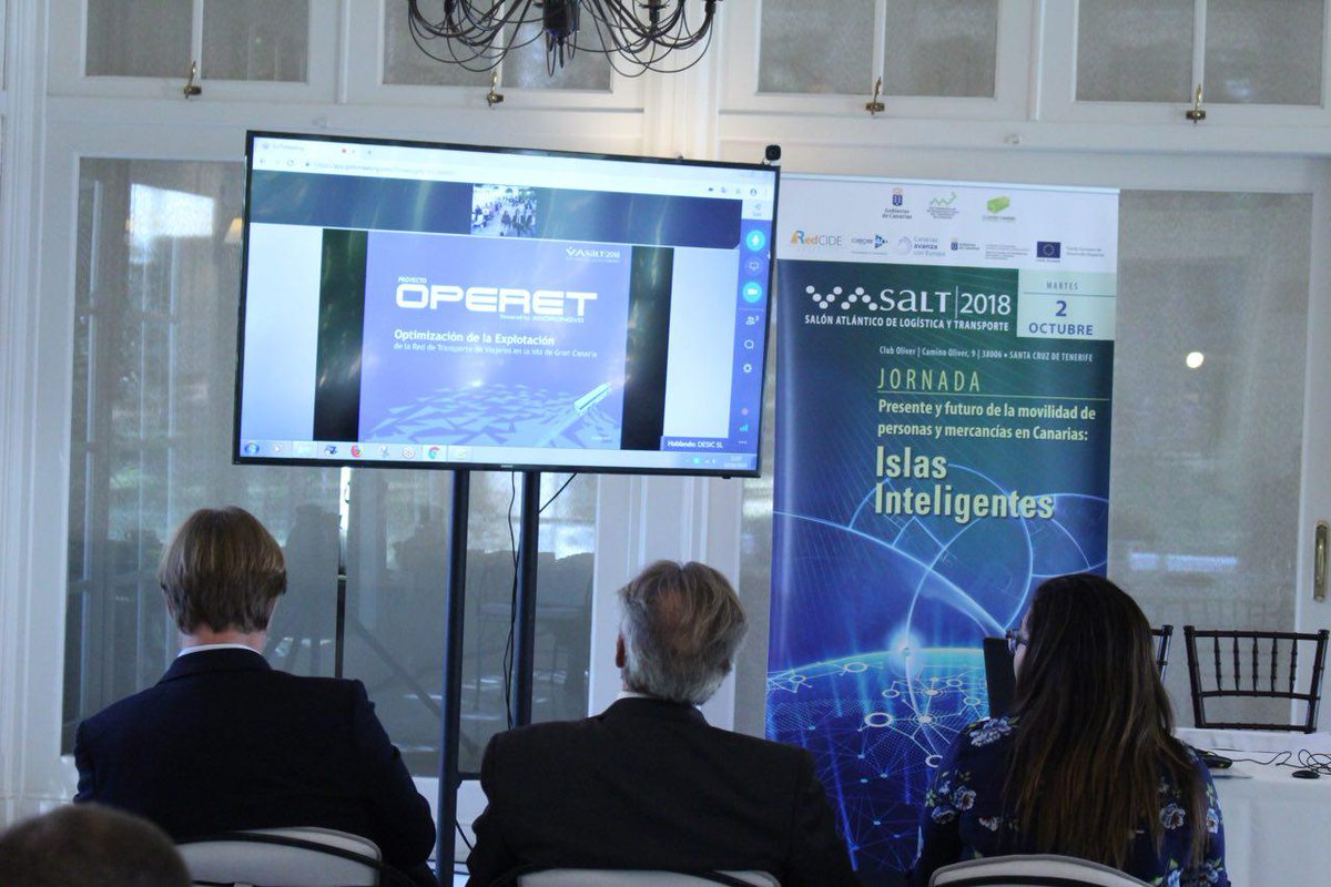 SALTCANARIAS's tweet photo. A través de videoconferencia Pablo Fernández López, Director del área de Transporte y Empresa privada de DESIC SL, nos explica el proyecto OPERET en #GranCanaria basado en la #smartmobility #SALT2018 https://t.co/Gqzht03HXV
