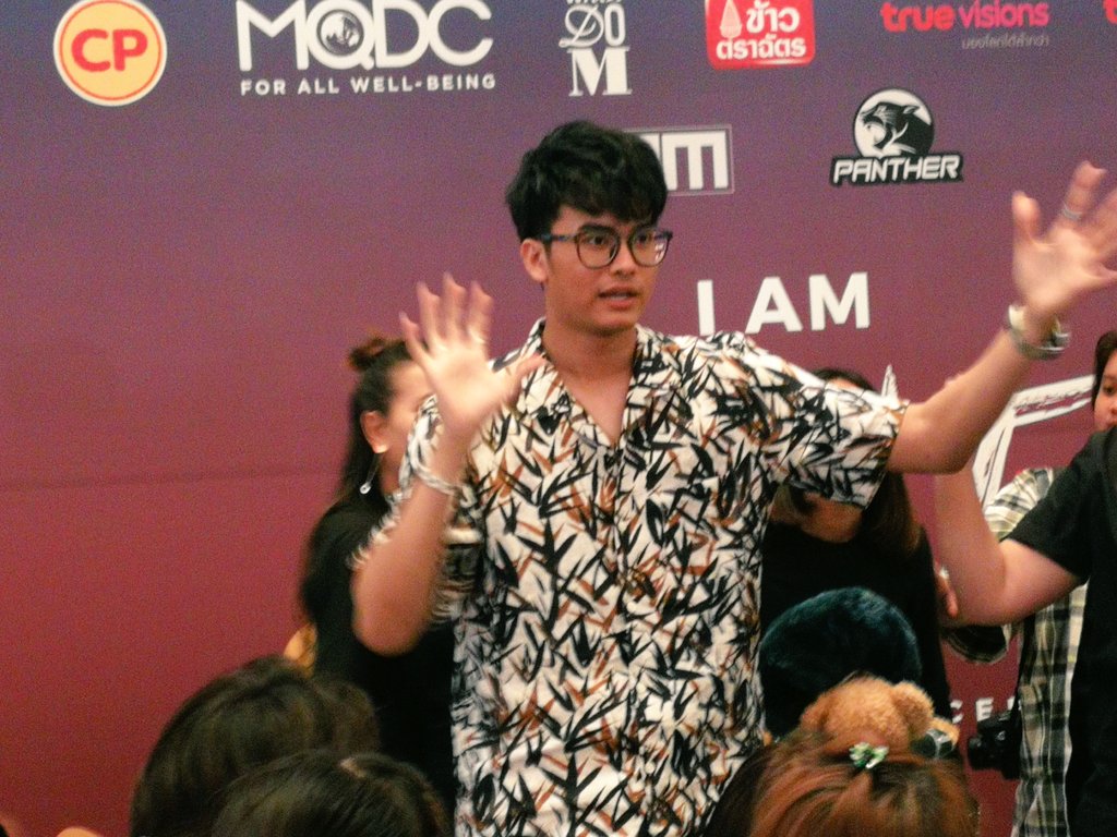 su_waleeNxN's tweet image. อย่าสงสัย ท่าคุณเขากำลังเรียกมาถ่ายรูป😂😜😘
#IAMNONTTANONT #TheFirstConcert
#nontfam #nonttanont