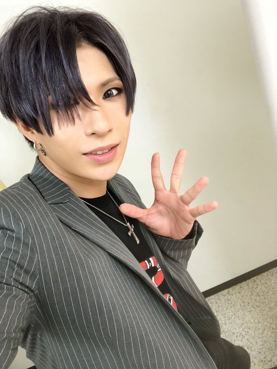 歌広場 淳 Nhk うたコン をご覧くださった皆様 ありがとうございました ご一緒させていただいた東方神起さんとお写真を撮らせてもらいました 女々しくて のトークで前方の席の方がニヤニヤしていたのが個人的に楽しかったです 笑 これから