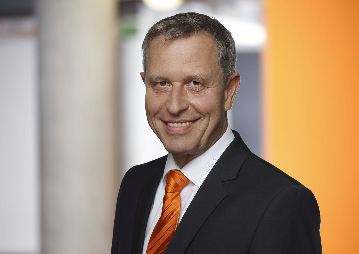 Wilfried Eberhardt, Chief Marketing Officer und Mitglied des Aufsichtsrats der KUKA AG, ist für drei Jahre zum Vorstandsvorsitzenden des VDMA-Fachverbands Robotik + Automation gewählt worden. Wir gratulieren! @KUKA_Press bit.ly/2P1lqLv