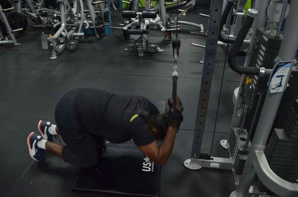ReuelPayne's tweet photo. As my client demonstrates here, cable crunches are an effective #abdominal exercise when no weighted crunch machine is available.👇
.
https://t.co/buQtOzMm9G…/
.
#weighttrainer #Trinidad #weighttraining #cablecrunches #exercise @Bodybuildingcom https://t.co/0HGjmQstoO