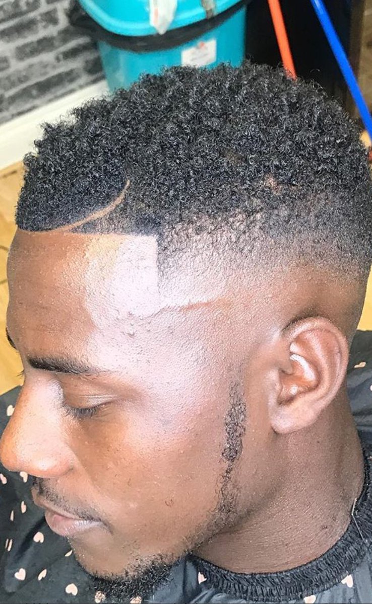 MBFadez's tweet photo. Another one for them 🔑 #Giftedhandz #bajanboy #barbering #freshfade #majorkey 🔑🔑🔑 https://t.co/Pnvs2BmyGJ