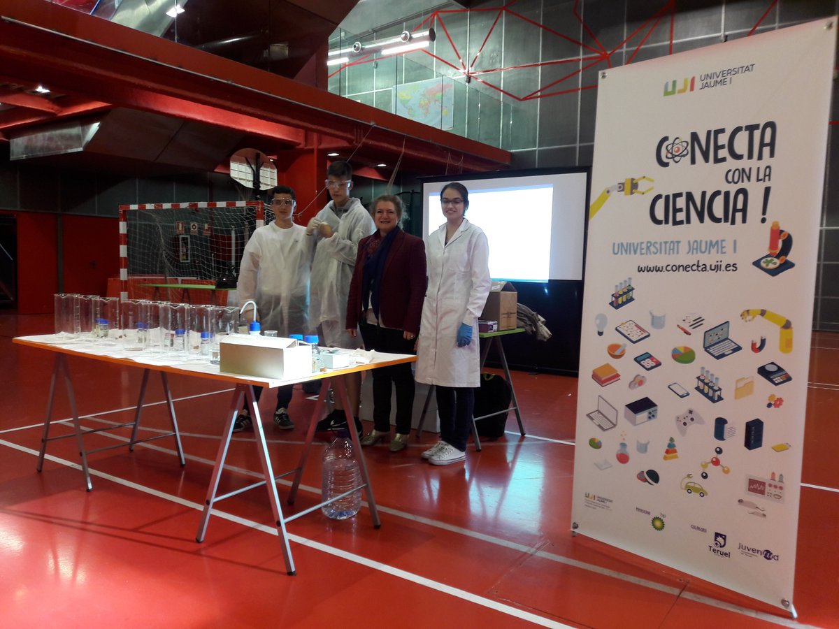 La concejala de Juventud del ayuntamiento de #Teruel, María Carmen Muñoz visita las actividades del programa «Conecta con la ciencia» de #CiènciaUJI (mtr.cool/mvuiixy) / <a href="/GobAragon/">Gobierno de Aragón</a> <a href="/aragondigital/">Aragón Digital</a> <a href="/diariodeteruel/">Diario de Teruel</a> <a href="/EcodeTeruel/">Eco de Teruel</a> #ConectaUJI @UJI_noticies