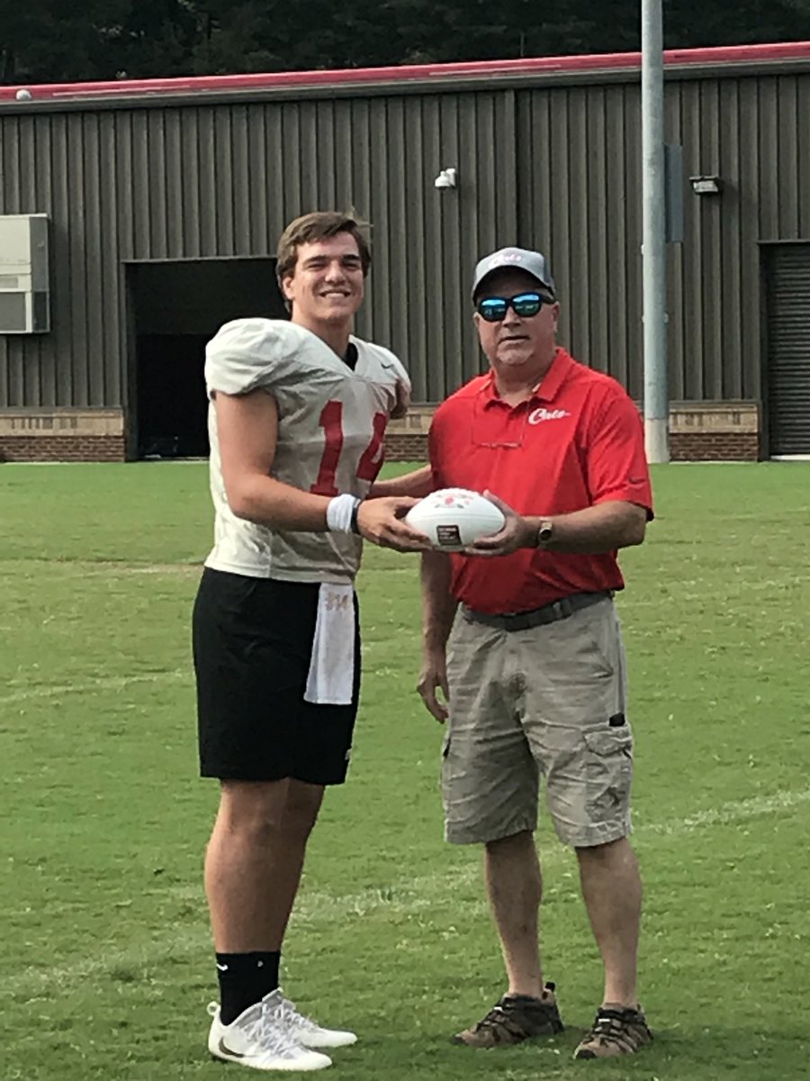 RabunFootball's tweet image. Players of the Week for Banks Co...
Offense: @GunnerStockton Defense: @austinjones_7 Special Forces: Tito Diaz #9STRONG #goCats!