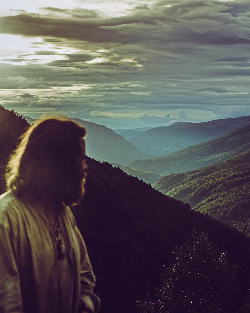 RagnarokFilms's tweet image. One of our favorite frames from #ragnarokshortfilm !

#landscape #oppdal #norway #shortfilm #stillframe #madeinnorway