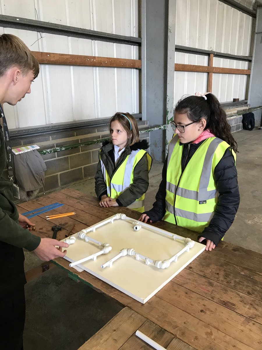 BainesCharles's tweet photo. Learning how to plumb with some fantastic L2 students #construction2018 @Lincolncollege https://t.co/NcJd6pfKw2