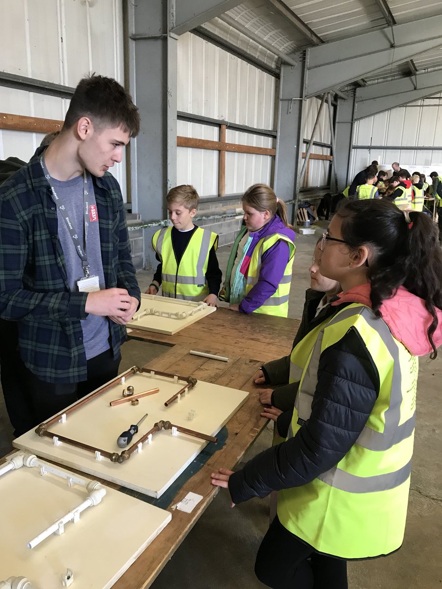 BainesCharles's tweet photo. Learning how to plumb with some fantastic L2 students #construction2018 @Lincolncollege https://t.co/NcJd6pfKw2