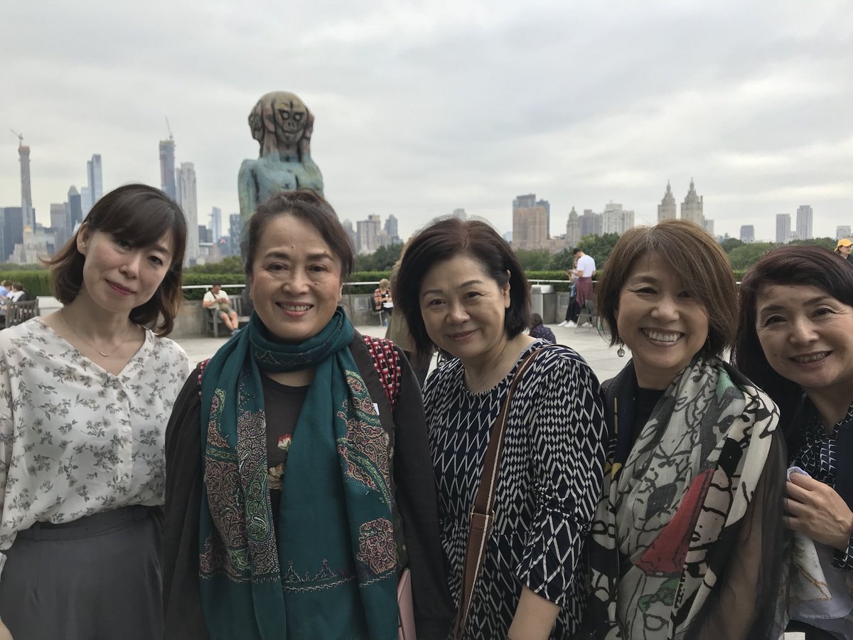 tsutefude's tweet photo. ニューヨークメトロポリタンミュージアムにて、渡辺えりさんに遭遇。

とても親切に対応して下さいました。
#渡辺えり #侑季蒼葉 https://t.co/ZOZSsnl9gT