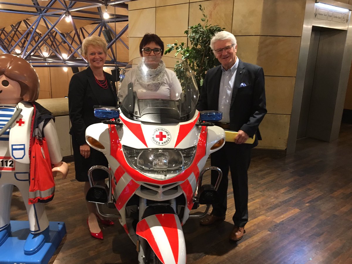 brk_ndsob's tweet photo. JOBBOOSTER MEETS STARTTAG

Einen wunderschönen Starttag durften wir heute im Kreise der Rotkreuzfamilie im BRK verbringen. Wir erfuhren Motivation und Sinnstiftung unserer Rotkreuzarbeit. Besser kann ein Start nicht sein!
https://t.co/w7bksQD88A 
#brk #drk #brkkvndsob #starttag https://t.co/YHfr86FxRx