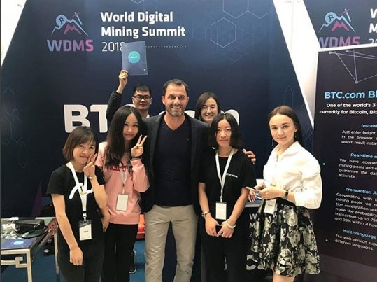 Mineracoins_'s tweet photo. 😀 O diretor de operações da AWS MINING, Daniel Beduschi, está participando da conferência mundial de mineração digital em Tbilisi, na Geórgia.
 “Esta é a reunião industrial mais importante de 2018 no mundo da mineração digital. https://t.co/YJFQDtIsCm