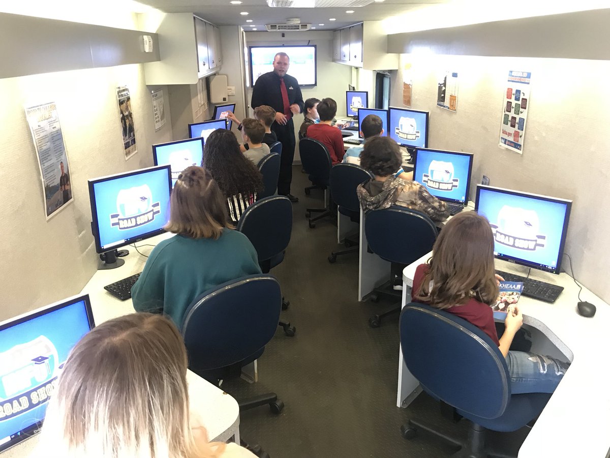 LoneOakMS's tweet photo. Our first group of students are ready to experience the “College Info Road Show”. https://t.co/xZeDei4VR8