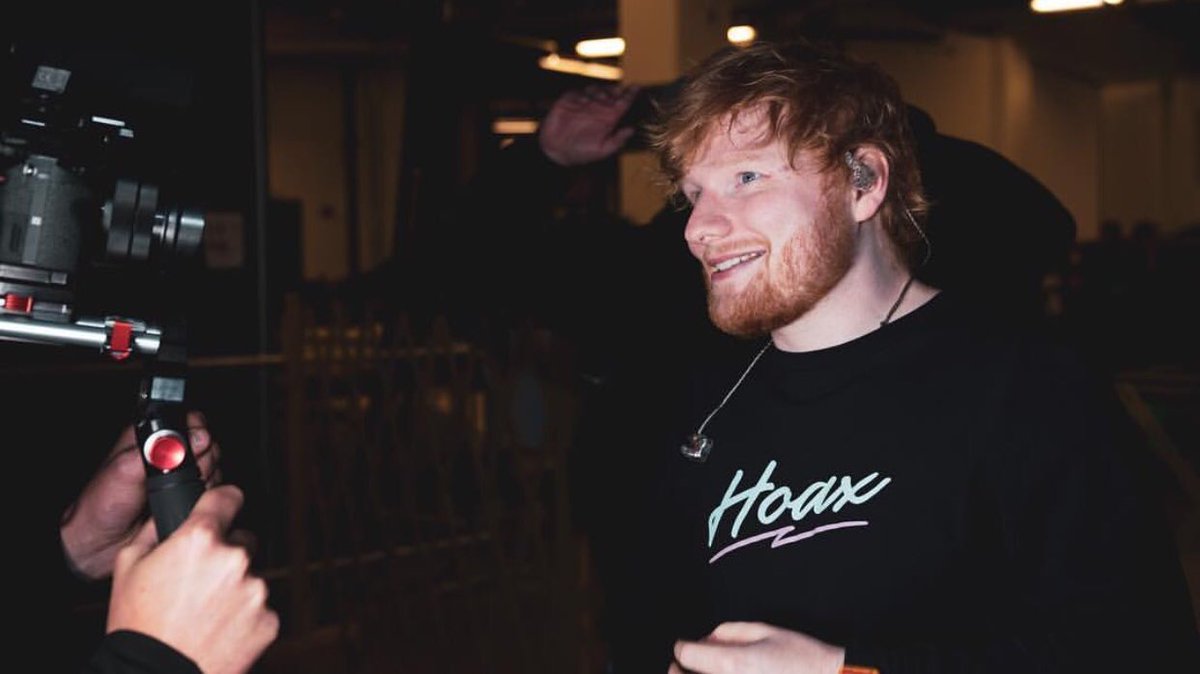 ChartsEdSheeran's tweet photo. Ed Sheeran is now the only artist with 4 solo songs with more than 900 million plays on Spotify. 👑 https://t.co/8E6CHTMfoR