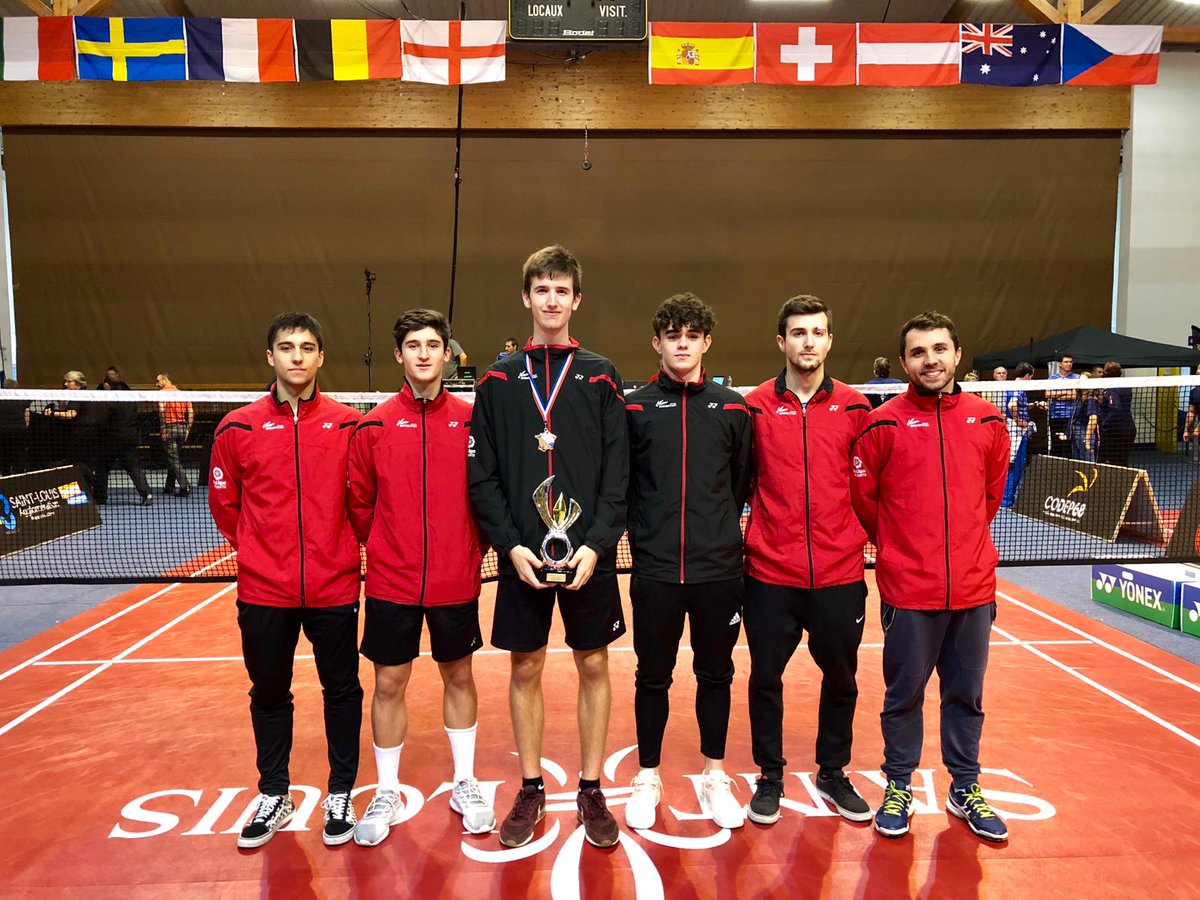 BadmintonESP's tweet photo. Ernesto Baschwitz, campeón del 3 Borders International 🇫🇷 Tras la 🥈 en el #BelgianJunior, se hace con el 🥇 en el #3Borders ¡GRAN TRABAJO ERNESTO! https://t.co/LfxHiXTK8X https://t.co/WBRi7tTUBE