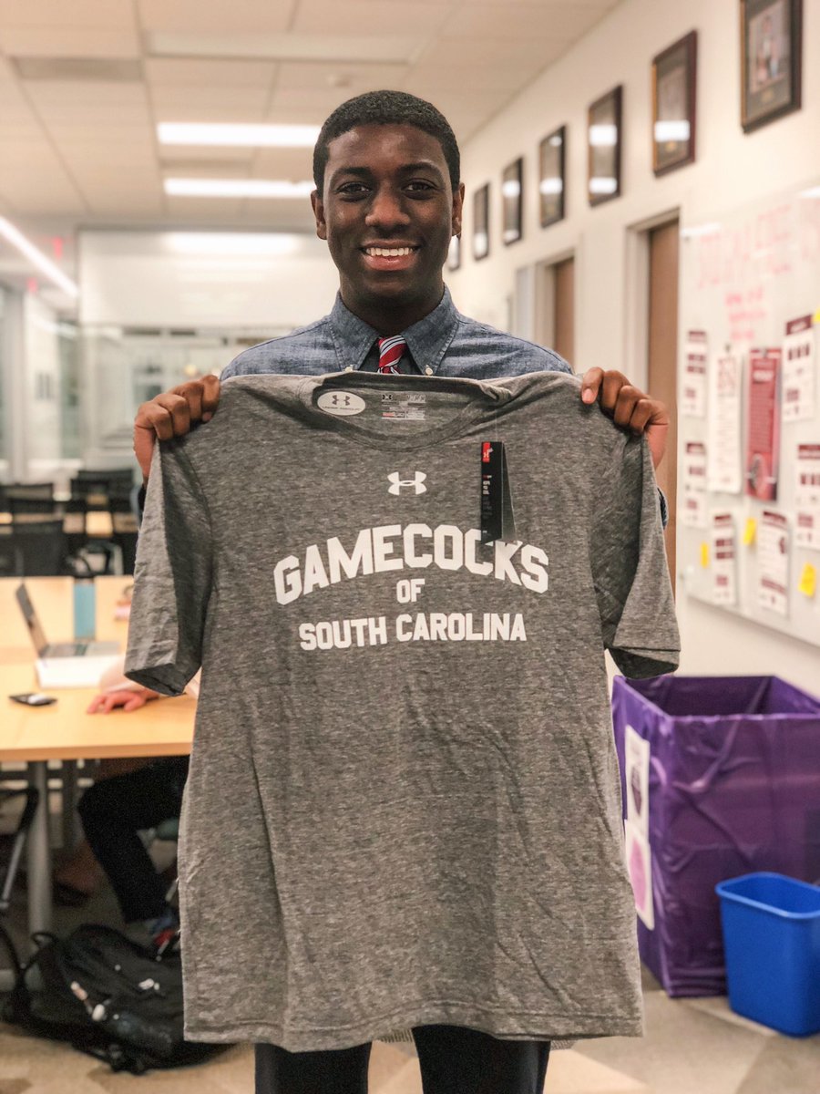 UofSCSG's tweet photo. 🚨 GIVEAWAY TIME 🚨 You must follow @UofSCSG on Twitter + retweet AND like this post. Winner announced tomorrow morning! https://t.co/NtsisxHzsM