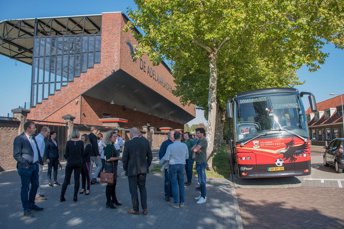 GAE_Business's tweet photo. 💡🍺 | Ruim 25 Business Partners brachten met de spelersbus een bezoek aan @spectruslicht en Grolsch tijdens de Business Club on Tour. 

Lees hier het verslag van een geslaagde reis, waarin hop, mout en tribuneverlichting de revue passeerden:
➡️ https://t.co/vqXmWgGbyz https://t.co/8X5k4SnoaD
