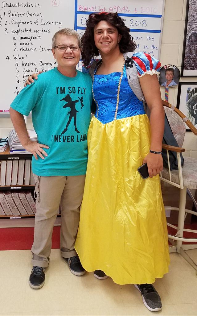 TysoNATION2's tweet photo. LOL #HOCO2018 Dylan.... https://t.co/BYA0yFMEEW