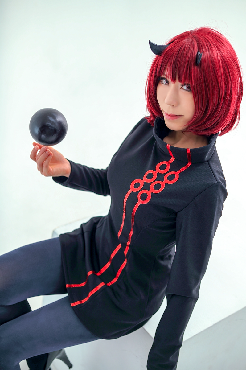 黒帆 ワールドトリガー ミラ 身体のライン出したかったので 伸縮性ある生地で タイツは染めｑでグラデ仕様に 首回りの広さが結構原作仕様っぽくできたかと 小窓は100均の紙皿と棒という リーズナブルさ 笑 1枚目撮影チェキさん Yamazakiizum