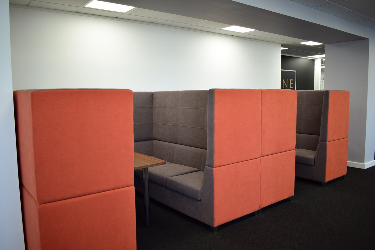 OneHubSouthend's tweet image. You'd like to have a proper meeting, but your kitchen table isn't quite going to do the job and a coffee shops can be loud and messy.

Give your client the right impression and rent one of our stylish meeting spaces today!

onehubsouthend.co.uk

#BizHour #Southend #Essex