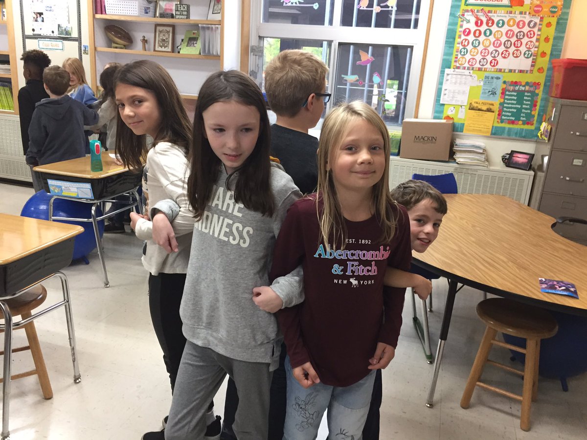 StephanieBellMB's tweet photo. Cooperation stations during guidance today! @Sobanski_MB_SC @MBElementary https://t.co/1DCnxpsUC7