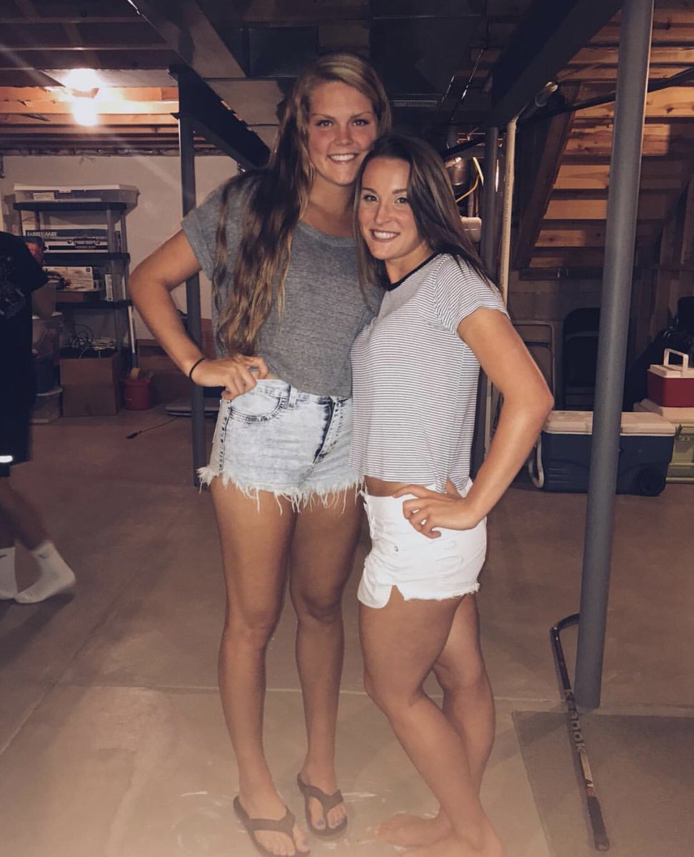 besmith18's tweet photo. Happy birthday to one of my favorite people ever 👭 Thank you for being my absolute bestie for so long :,) #deucesforlax #Kathryn #kim @k8newcomb_ https://t.co/M1gDh6Bw5P