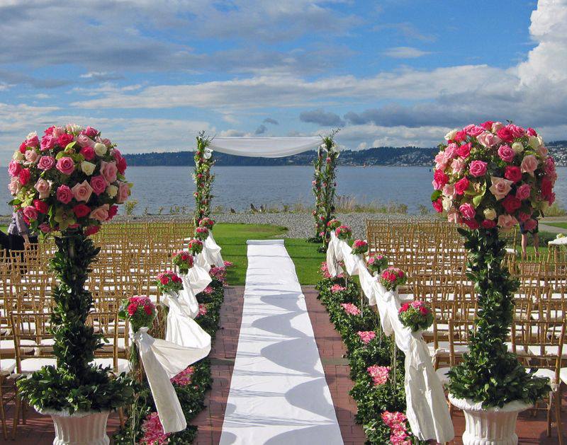 SeattleBrideMag's tweet image. Special thanks to our sponsor @RentedElegance! We can't wait to see what they whip up at Urban Unveiled 2018, get your tickets to join us at uuseattle2018.eventbrite.com.