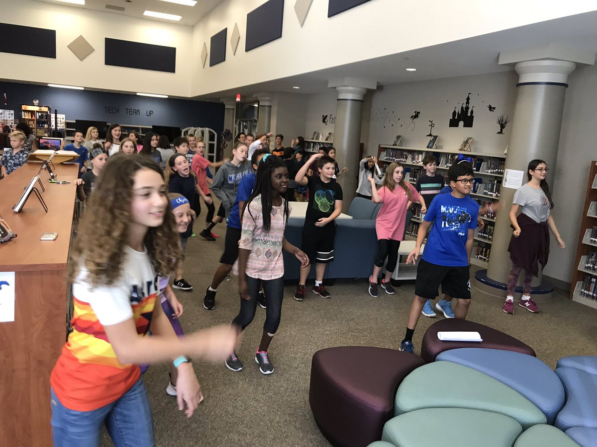 FJHMMC's tweet photo. Yesterday at French Club, we danced, took a virtual field trip to Paris and tried French candy! What fun! #friendswoodlearning https://t.co/SjNgXH6ZSG