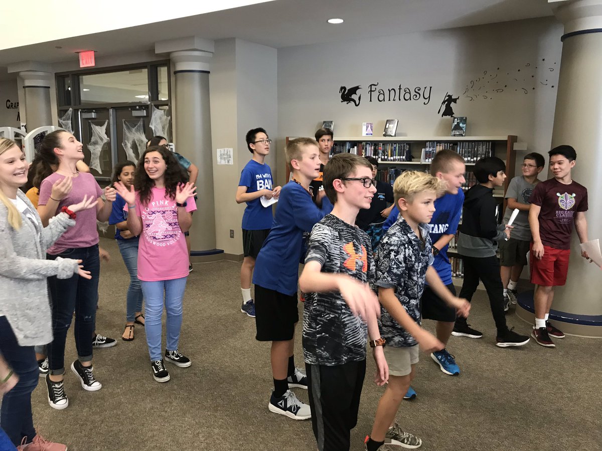 FJHMMC's tweet photo. Yesterday at French Club, we danced, took a virtual field trip to Paris and tried French candy! What fun! #friendswoodlearning https://t.co/SjNgXH6ZSG