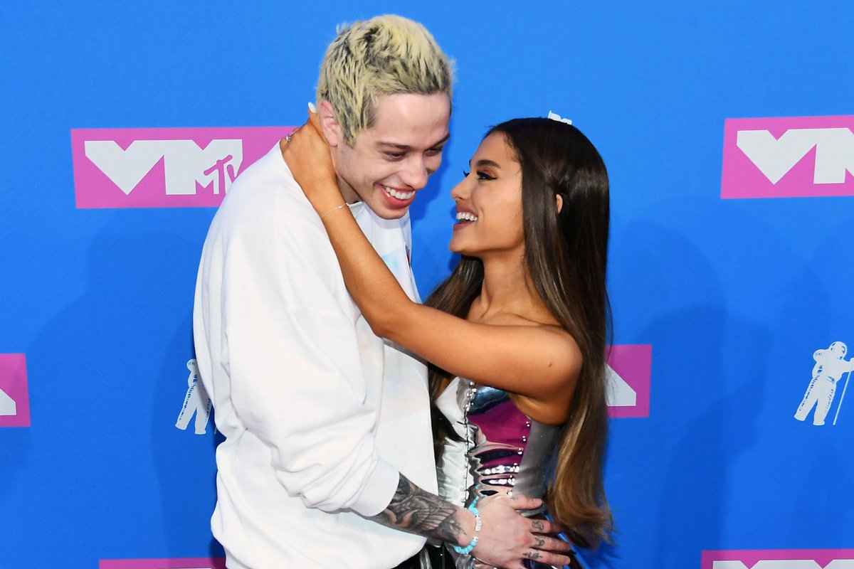 Pete Davidson Broke His Social Media Silence to Flirt With Ariana Grande glmr.co/LkNcnaV https://t.co/JX4nFdDfju