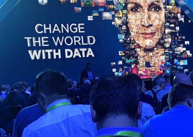 sparkletowers's tweet photo. @Davidoff1981 #NetAppUnited #NetAppInsight https://t.co/iEn3hukyH8 https://t.co/amfnMPtChD