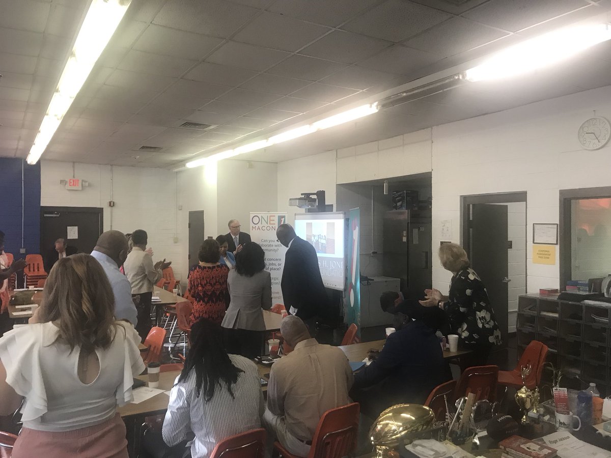 one_macon's tweet photo. “I believe our kids deserve the best.” - Blake Sullivan, Business Education Partnership - Bibb County Schools Receives $1 Million Donation to The Leader in Me #BibbVIP @TheLeaderinMe @BibbSchools #onemaconway https://t.co/hjKjqOvwi0