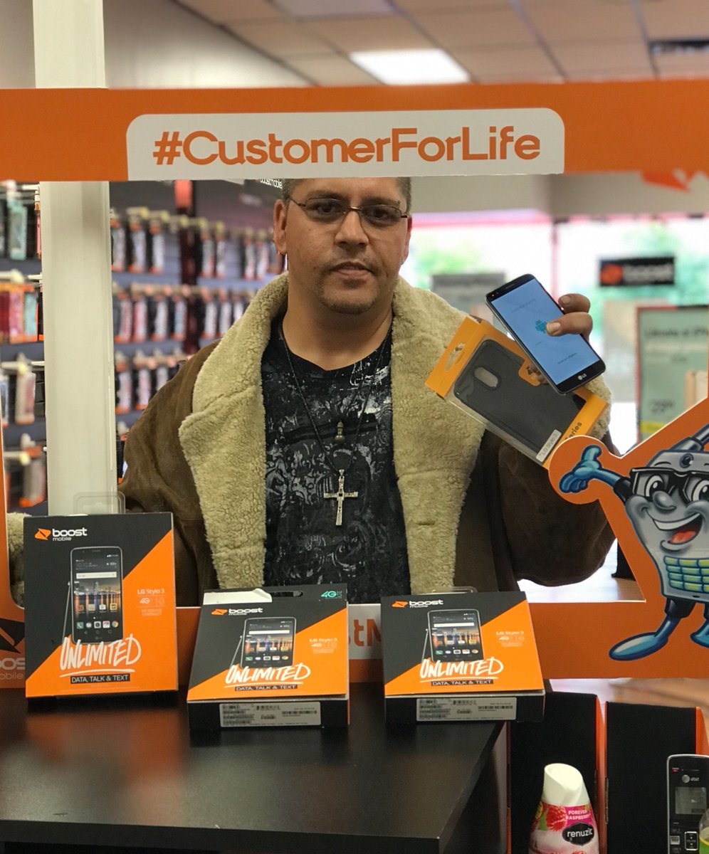 CWBoostMobile's tweet photo. Customer switched the family from #MetroPCS 👏🥳Enjoy your #FREE #LGStylo3 #3LinesFor100 #20GBHotspot #EasyToSwitch #EasyToSave #CustomerForLife ✅ @gpeters1120 @sarahhyperlink @hyperlinkusa https://t.co/dPjdOuJn81