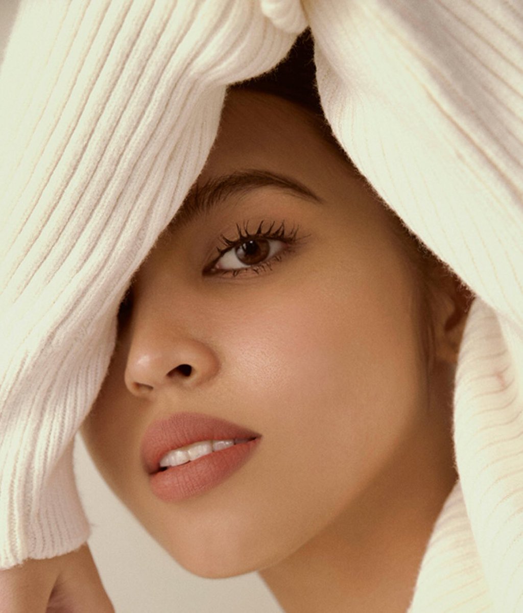 candey_waley's tweet image. “When she felt the need for a breather, she took a long break from work and Twitter, and came back bolder, wiser, and still with her legions of loyal fans.”

@mainedcm @previewph 
#MaineLovesPreview
