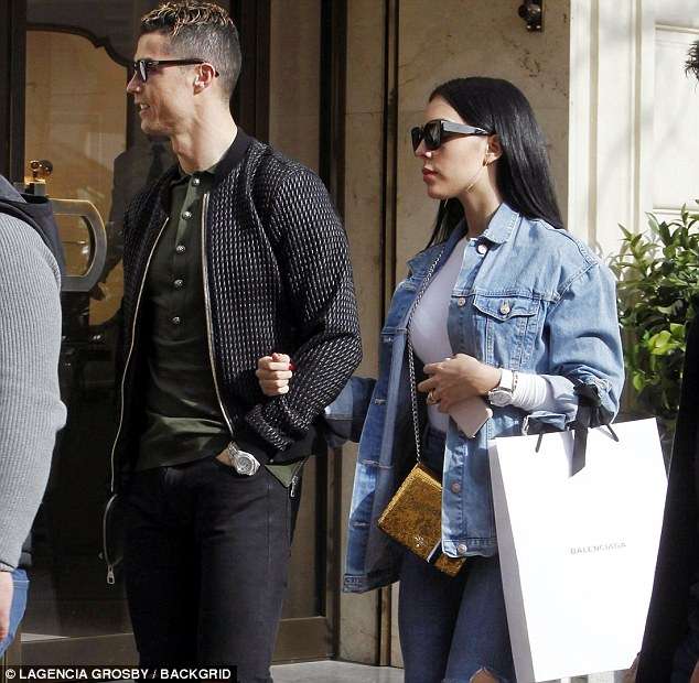 Football Star Style on X: Fashion Style: Cristiano Ronaldo goes shopping  with girlfriend Rodriguez. #cristiano #cristianoronaldo #ronaldo #georgina  #georginarodriguez #rodriguez #fashion #style #cr7 #ronaldofashion  #ronaldostyle #ronaldogeorgina