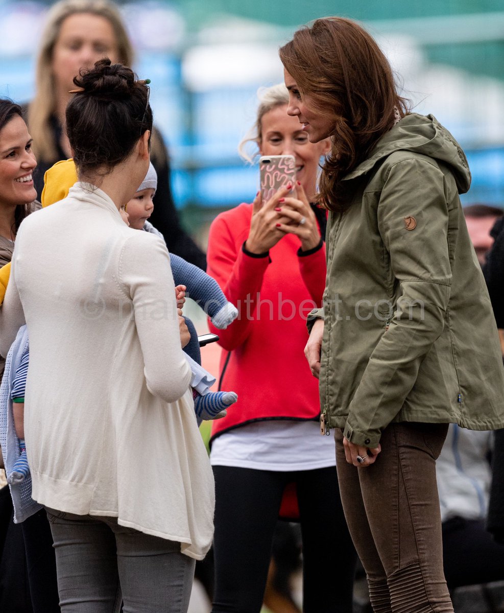 markacuthbert's tweet photo. Catherine, Duchess of Cambridge chats to well-wishers during a visit to Sayers Croft Forest School and Wildlife Garden at Paddington Recreation Ground in London. #katemiddleton #DuchessofCambridge #katesback #kate #royal #royals https://t.co/9fIZ5DCvYd