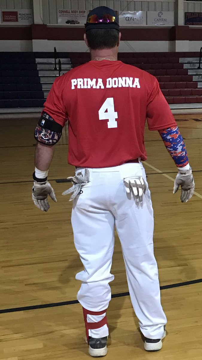 CoachSmith4444's tweet image. Just having all this crap on raises my batting average 120 points to make me a .280 HS hitter!! Team got beat 12-1 but I had 2 hits so it's ALL GOOD!! #MeGuy #MommyBringMeAPowerade