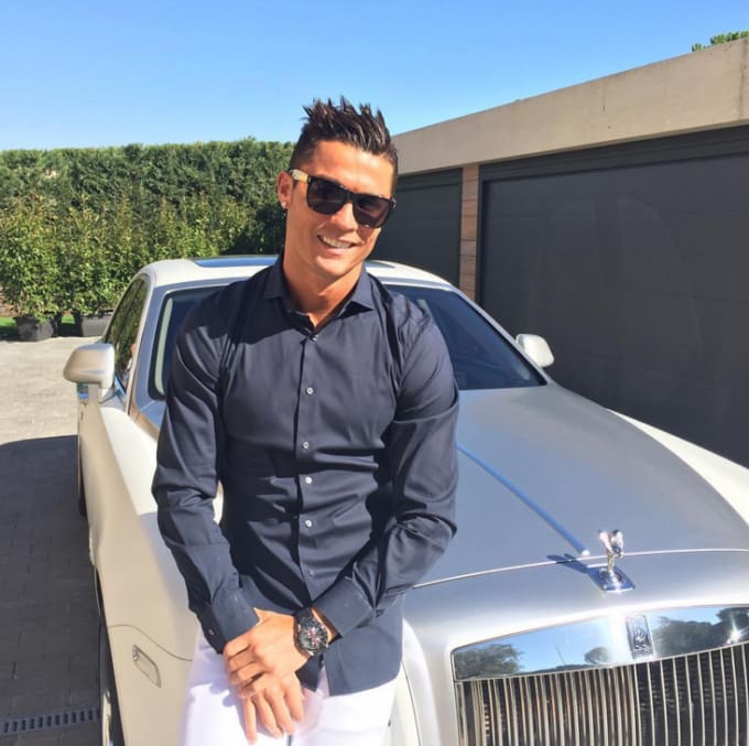 jingpul's tweet photo. @Cristiano Ronaldo Just Overtook Neymar to Become the Most Popular Football Player on Instagram.
#cristiano #cristianoronaldo #ronaldo #fashion #style #cr7 #ronaldofashion #ronaldostyle #ronaldogeorgina #cr7style #cr7fashion #love #neymar #football #instagram https://t.co/SRd98SHUcG