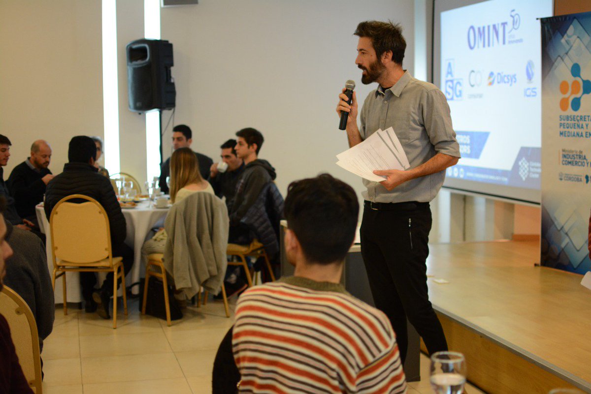 CordobaCluster's tweet photo. #Canvathon multisectorial manos a la obra “Modelar Ideas innovadoras para crear un proyecto viable” #TransformaciónDigital #Innovación #Vinculación
by @PatricioMaller @veectorm https://t.co/64LltCLnYX