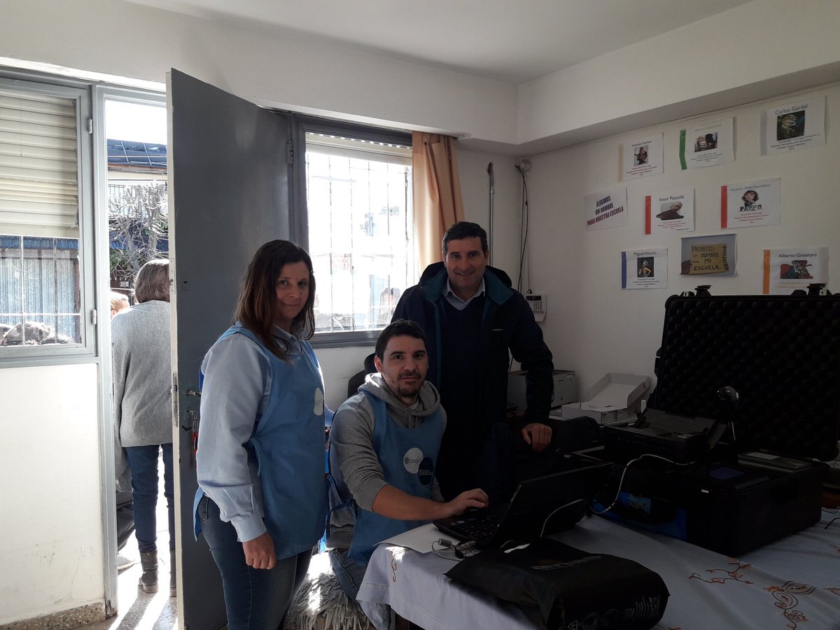 JefdisLujan's tweet photo. LUJÁN. Nuevamente RENAPER  .Actualización de Dni en EEs N18 DE LUJÁN. Gracias!! @vivianaflosi @adriana_frega @gzinny @DanielCostilla4 @GastonBruno https://t.co/zJZY0NbpJB